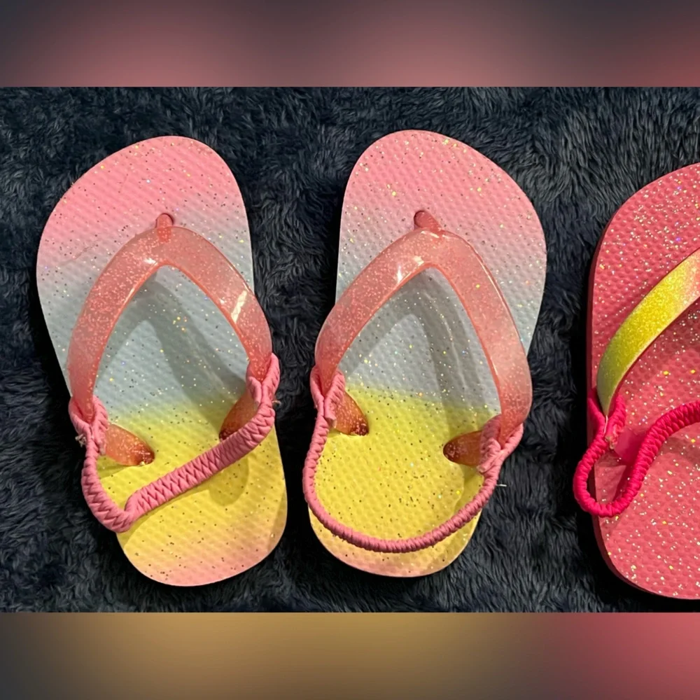 Two (2) Pairs of Girls Size L (6/7) Flip Flops
